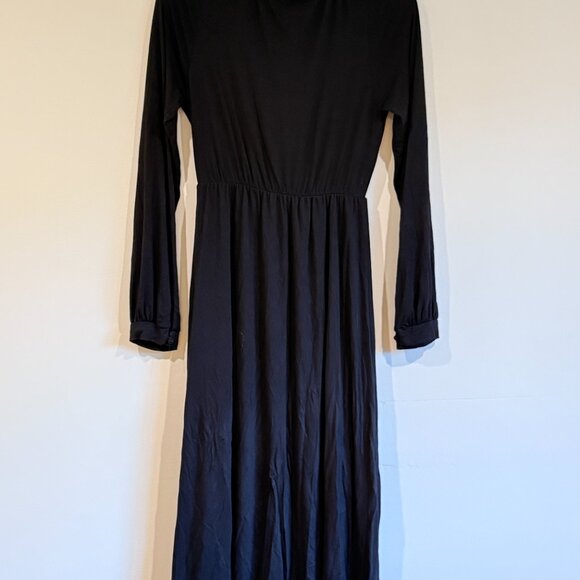 Mid length black dress with slit - Picture 3 of 3